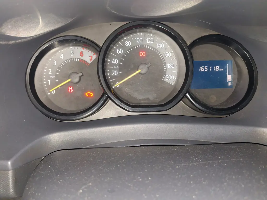 RENAULT Sandero - Foto