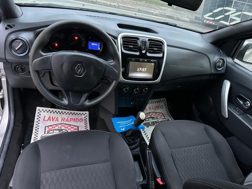 RENAULT Sandero - Foto