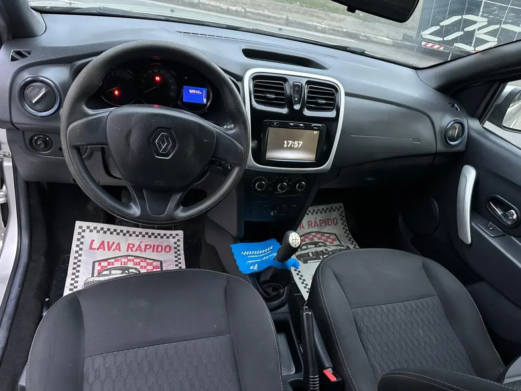 RENAULT Sandero - Foto