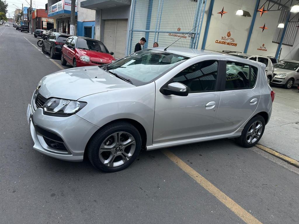 RENAULT Sandero - Foto