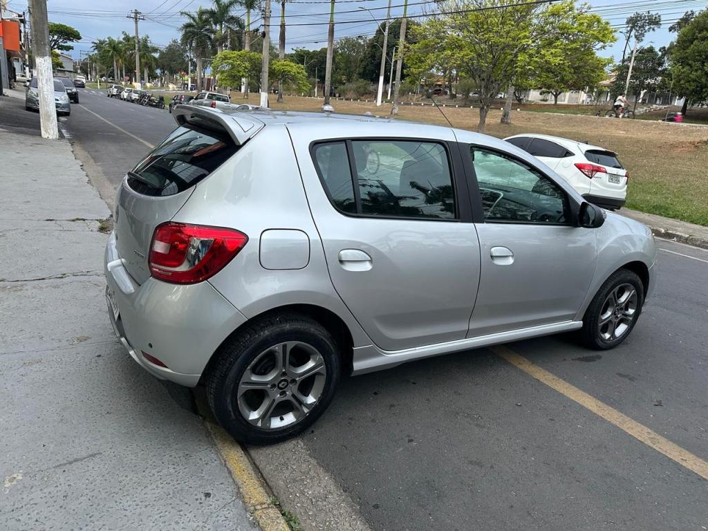 RENAULT Sandero - Foto
