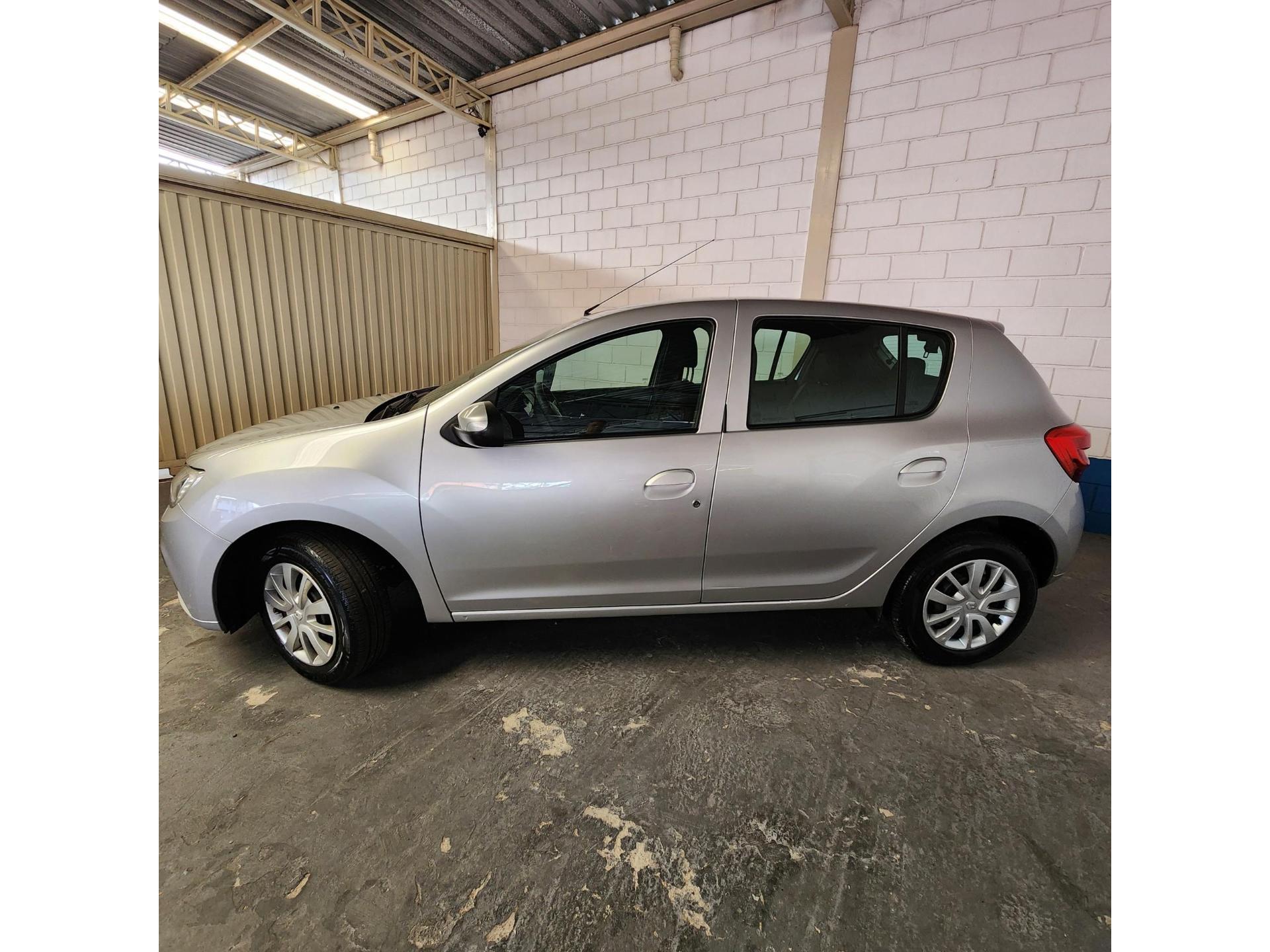 RENAULT Sandero - Foto