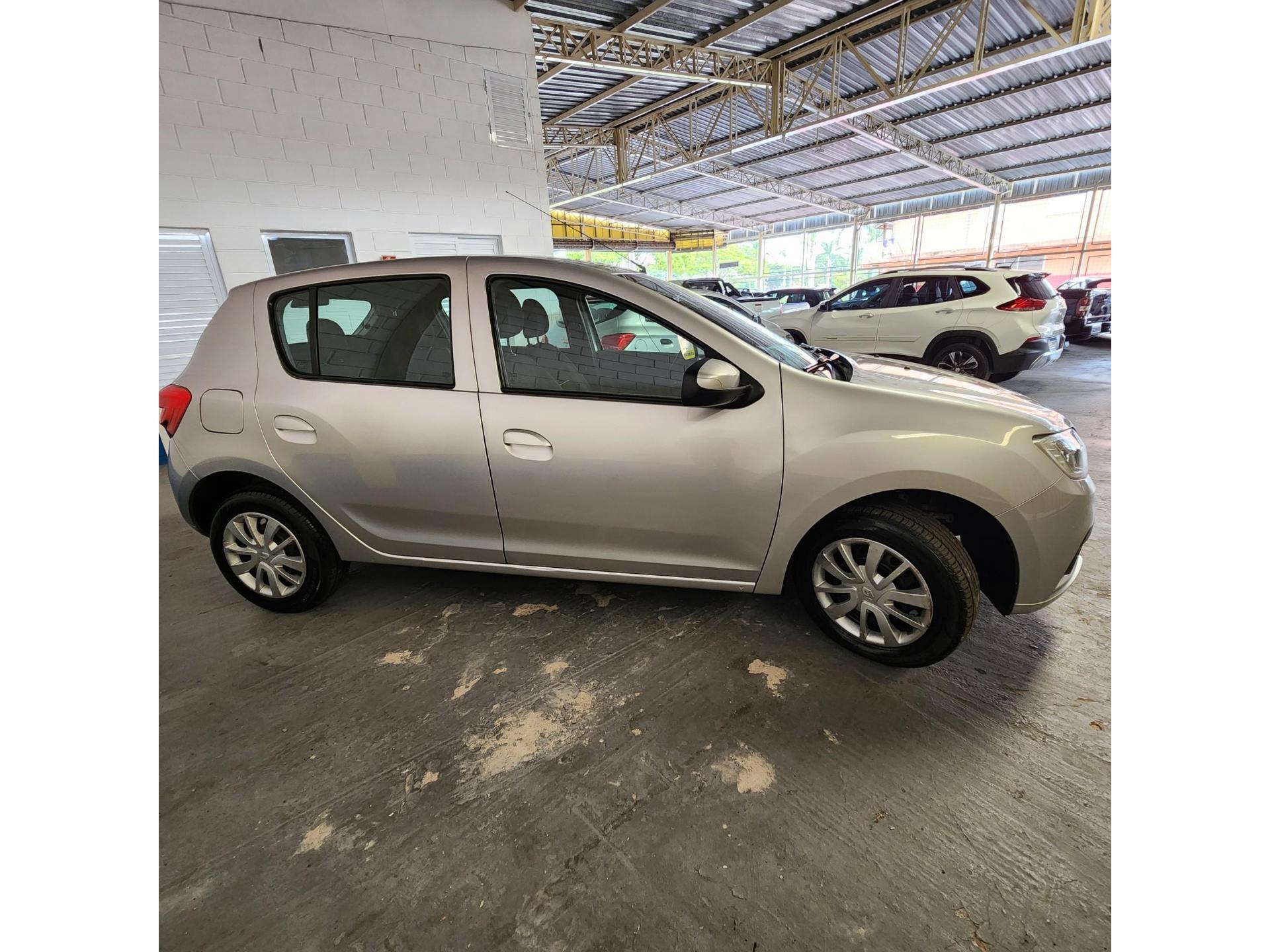 RENAULT Sandero - Foto