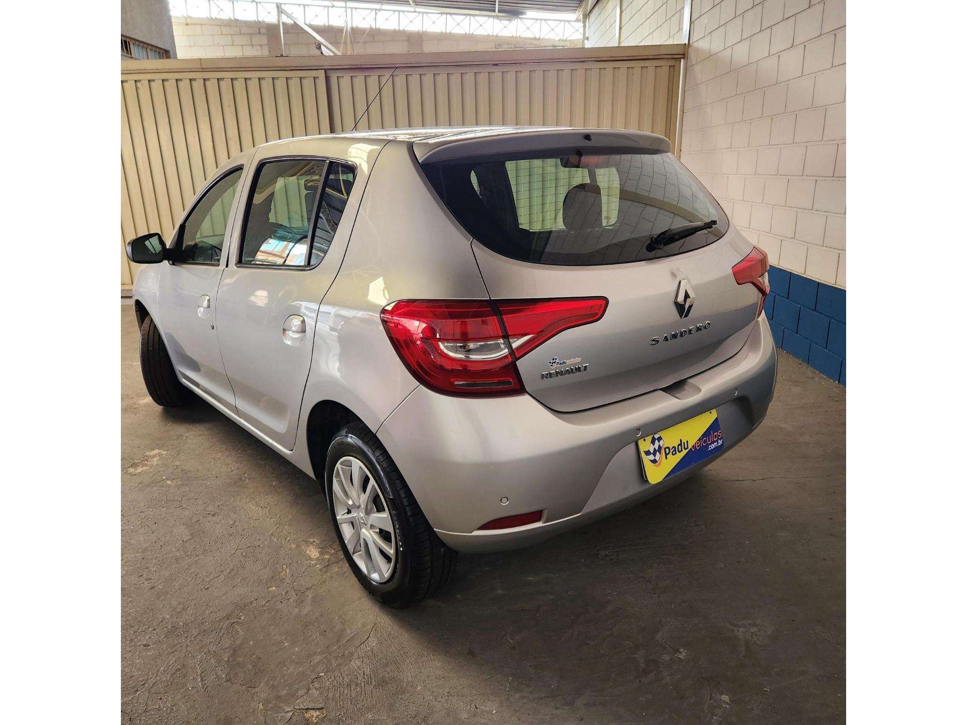 RENAULT Sandero - Foto