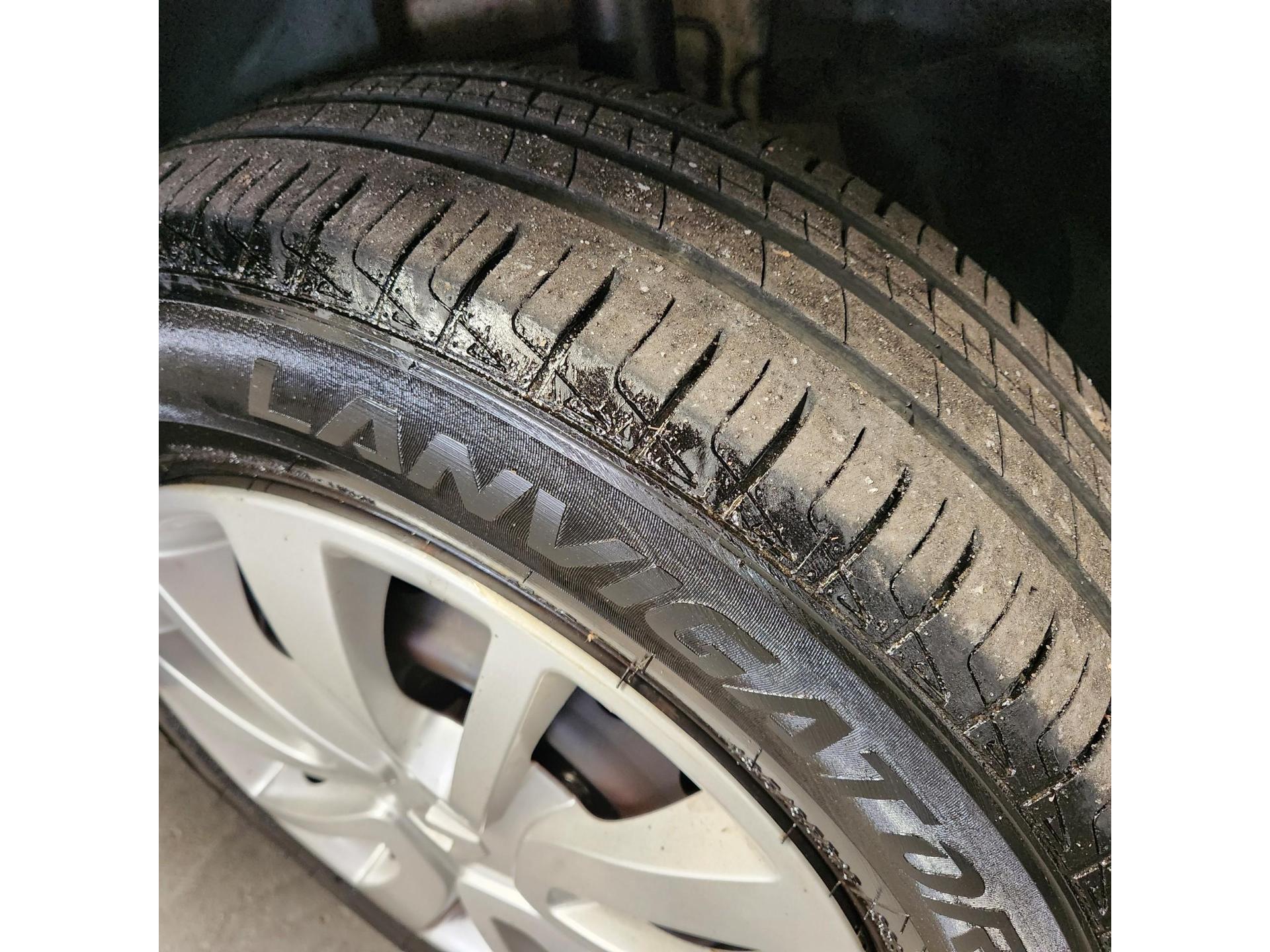 RENAULT Sandero - Foto