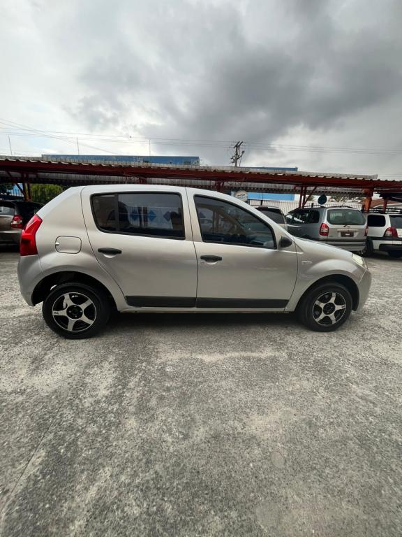 RENAULT Sandero - Foto