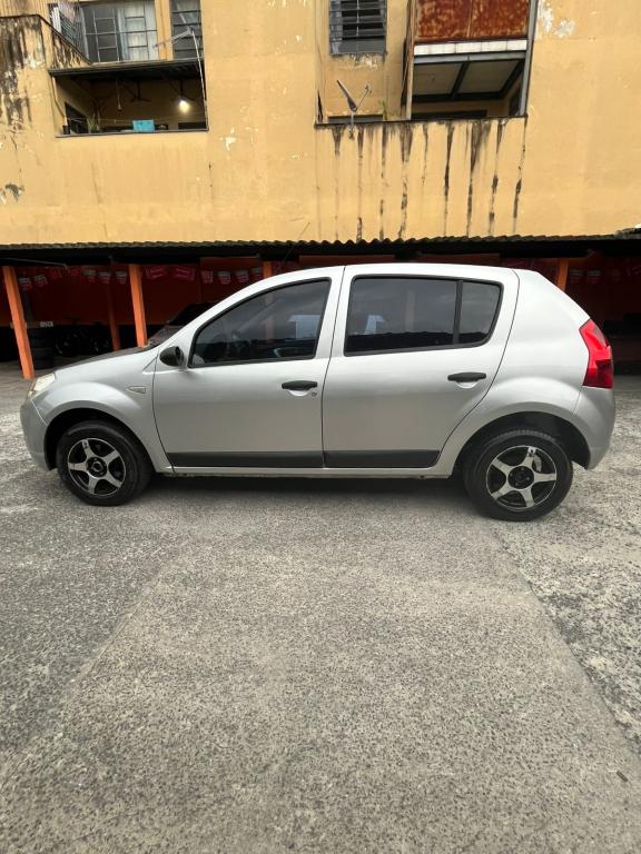 RENAULT Sandero - Foto