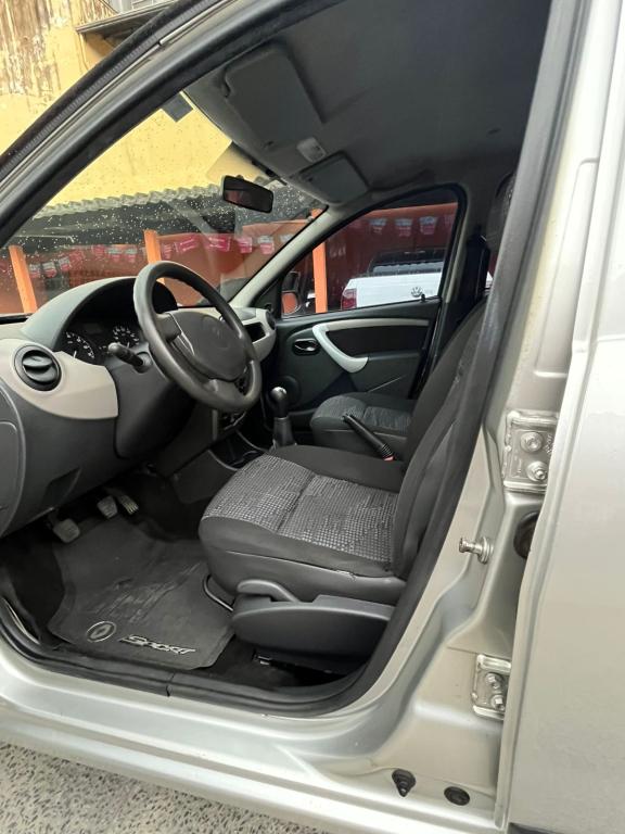 RENAULT Sandero - Foto