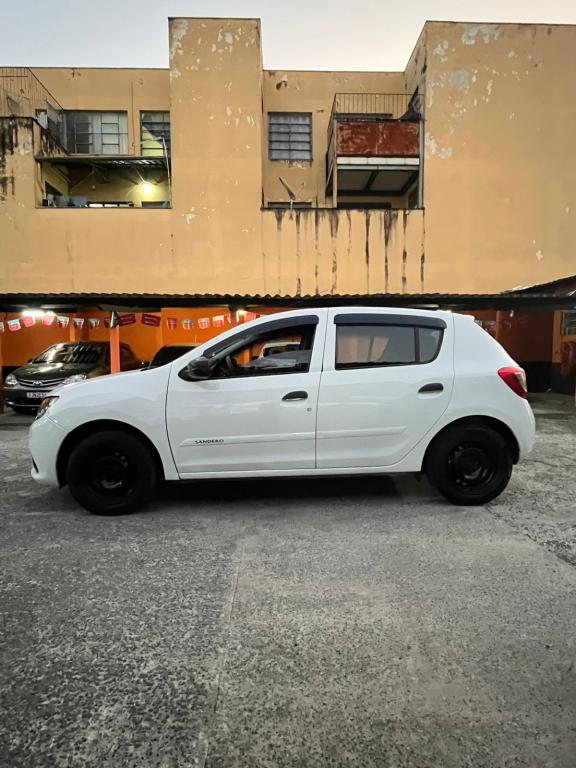 RENAULT Sandero - Foto