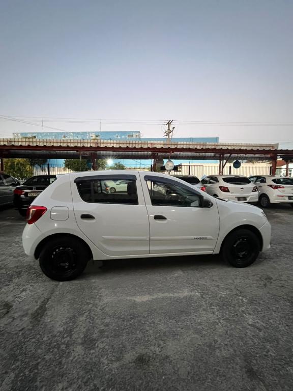 RENAULT Sandero - Foto