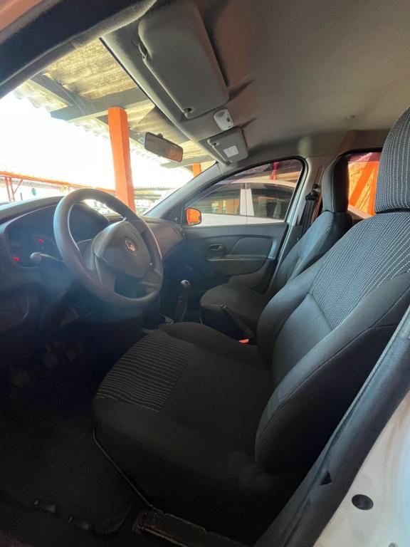 RENAULT Sandero - Foto