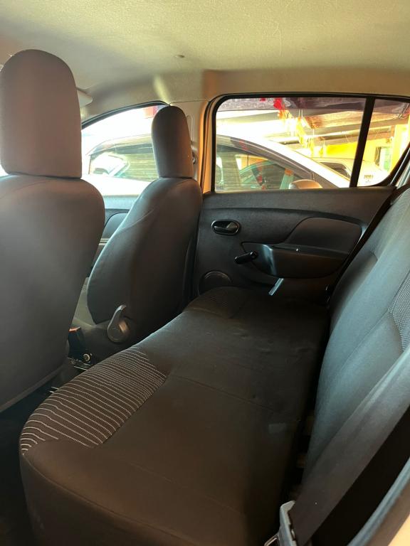 RENAULT Sandero - Foto