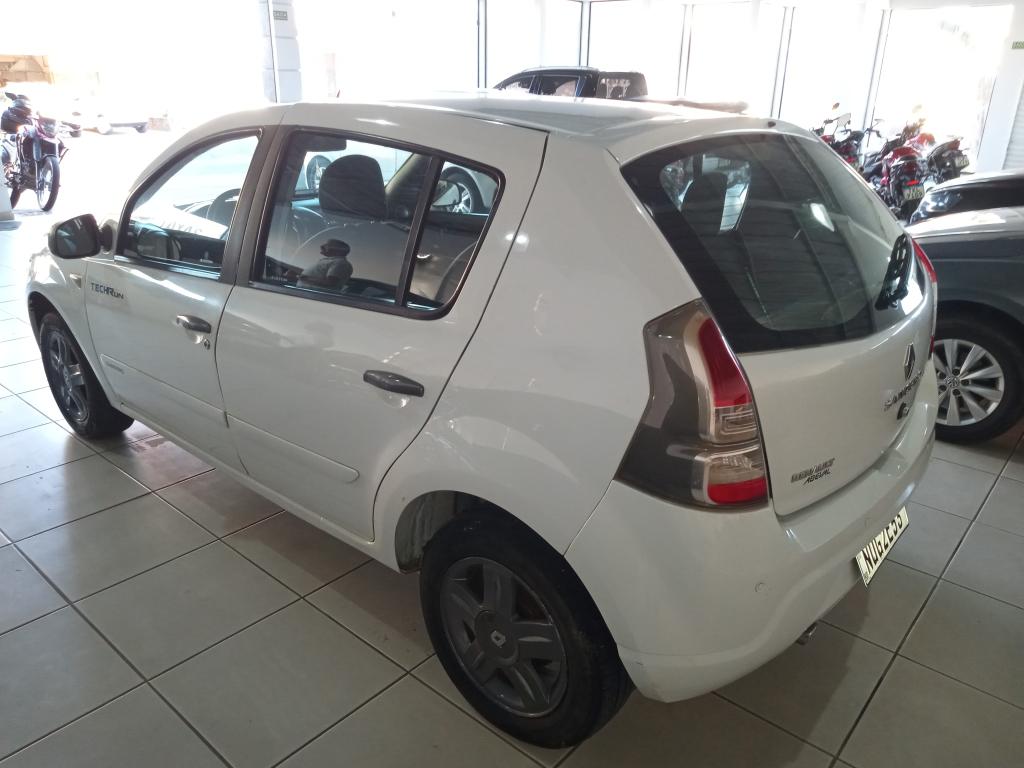 RENAULT Sandero - Foto