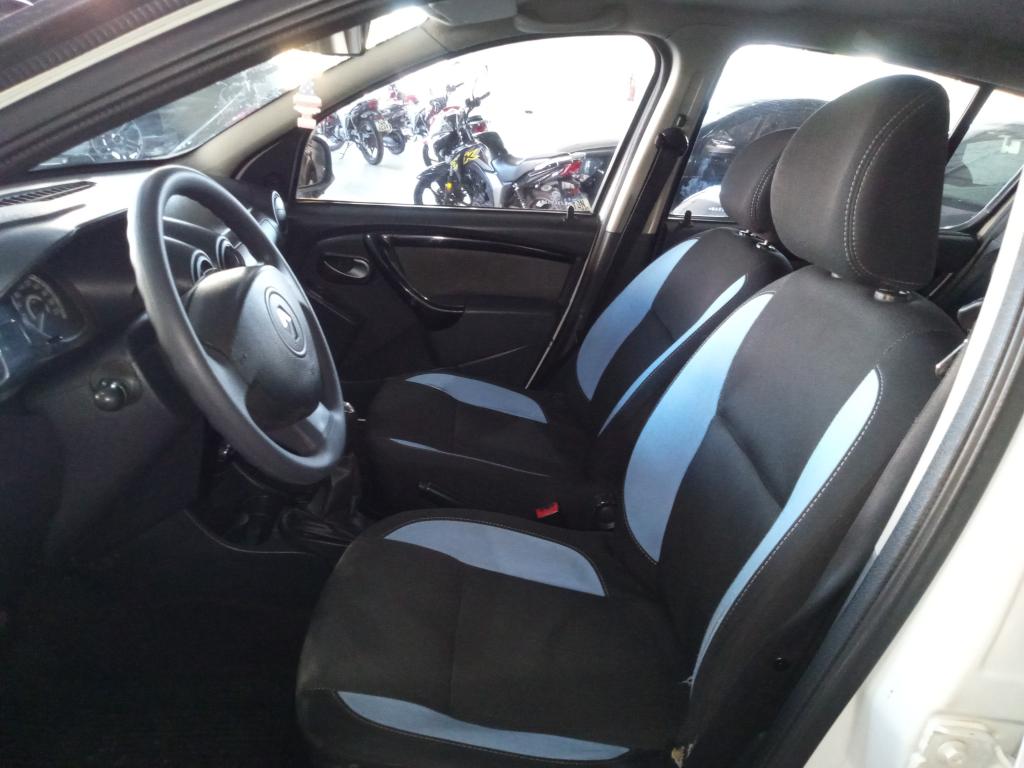 RENAULT Sandero - Foto