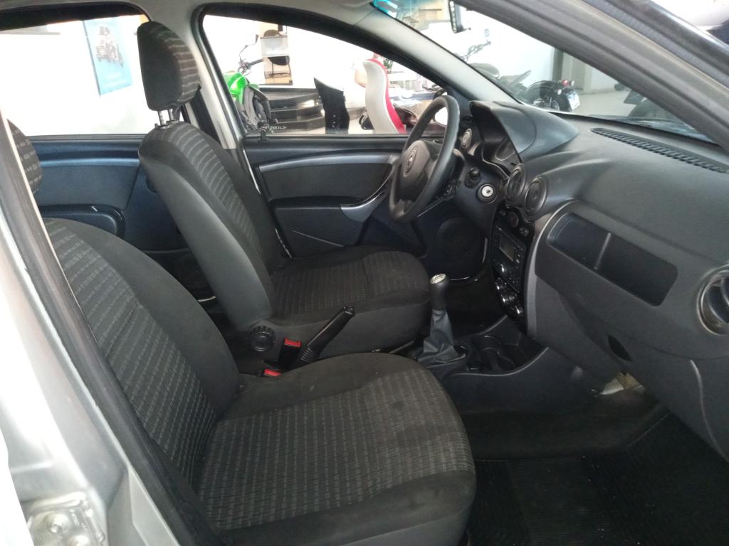 RENAULT Sandero - Foto