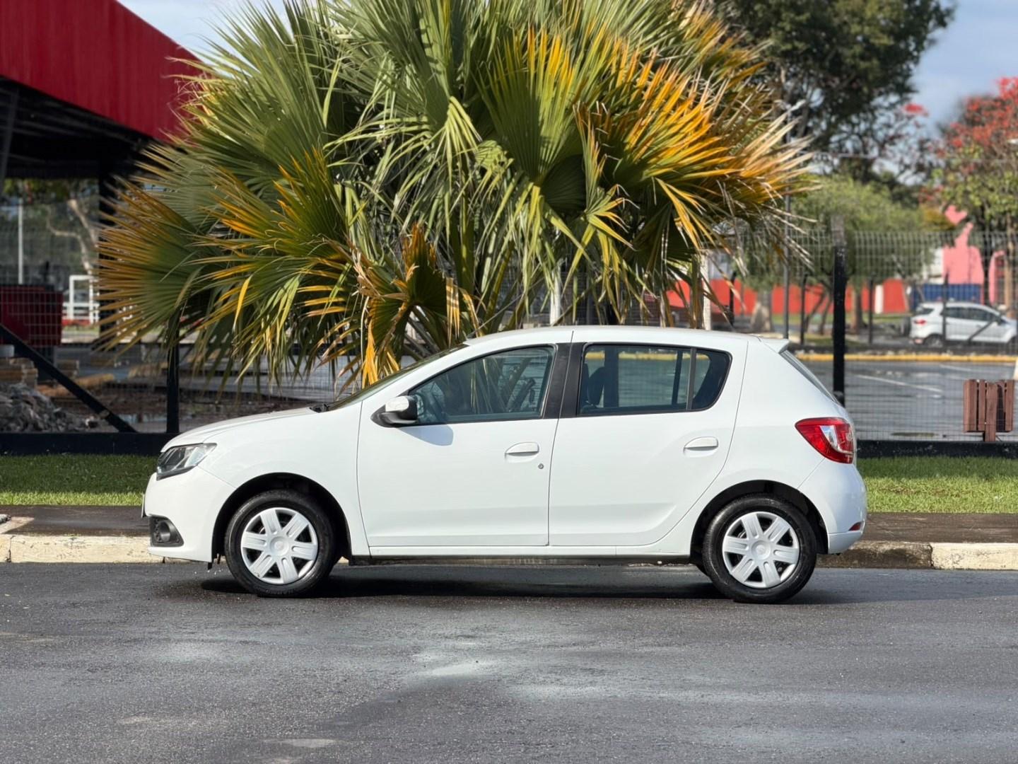 RENAULT Sandero - Foto