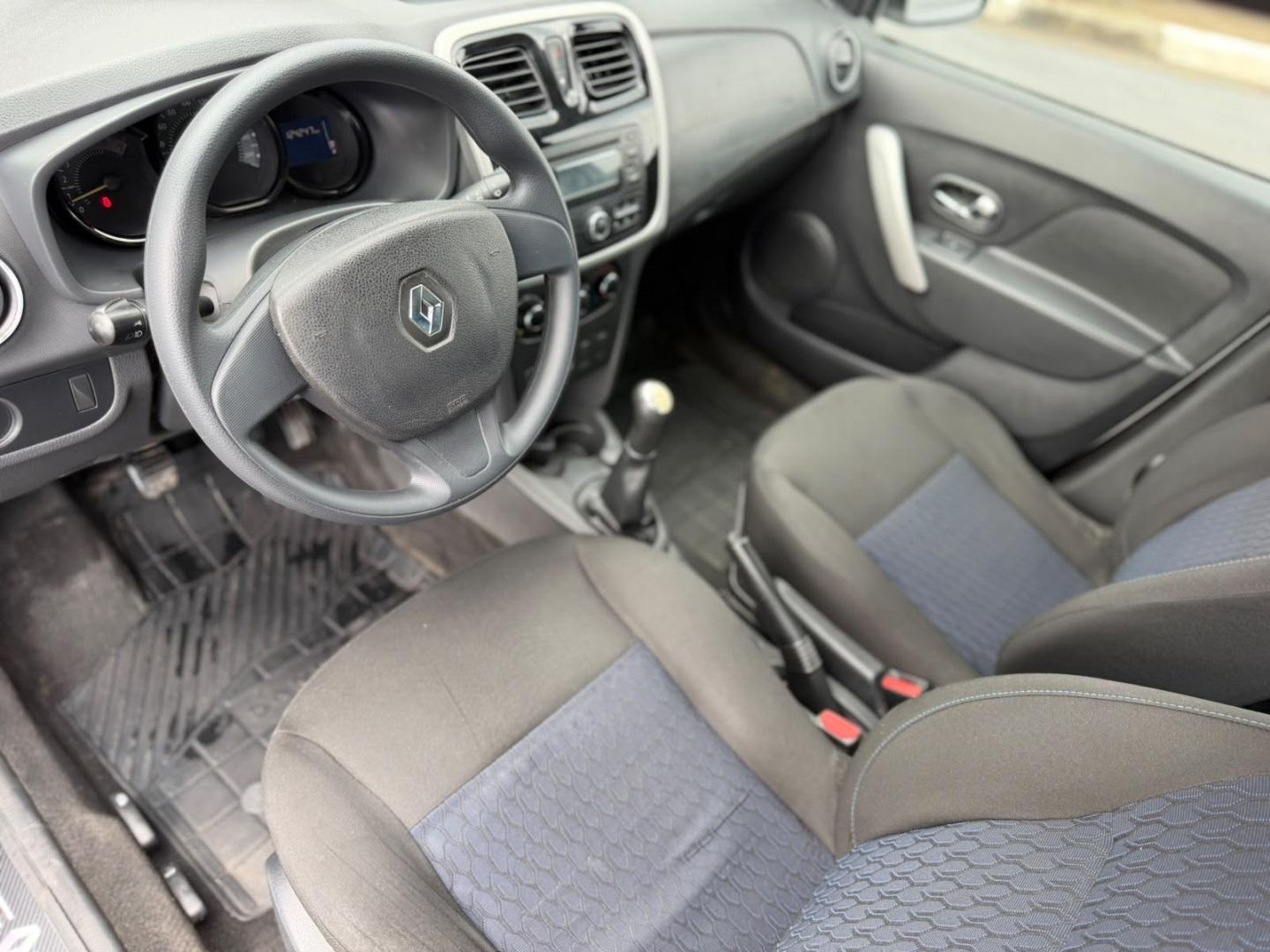 RENAULT Sandero - Foto