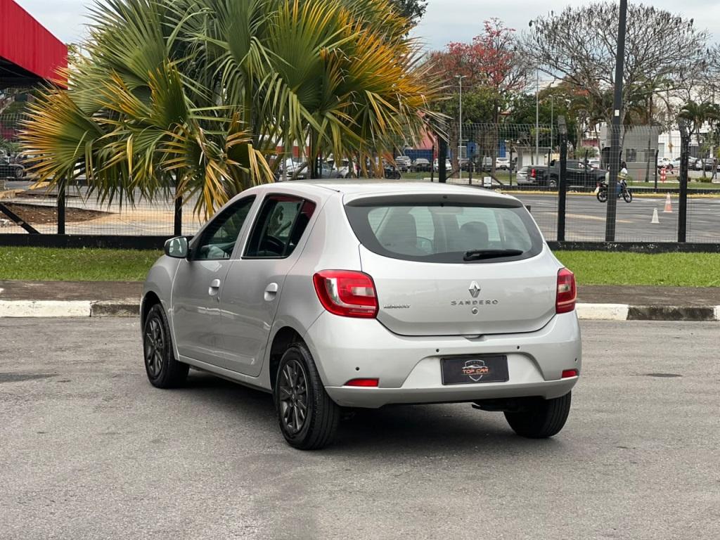 RENAULT Sandero - Foto