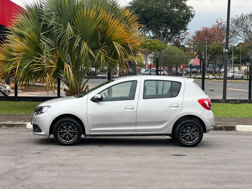 RENAULT Sandero - Foto