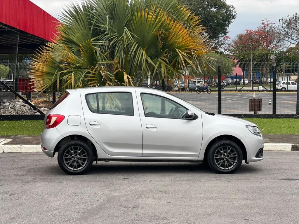 RENAULT Sandero - Foto