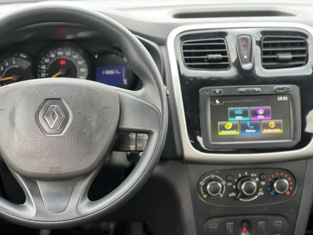 RENAULT Sandero - Foto