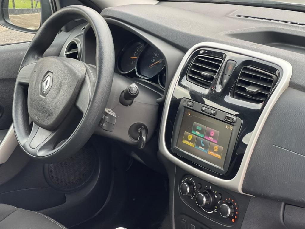 RENAULT Sandero - Foto