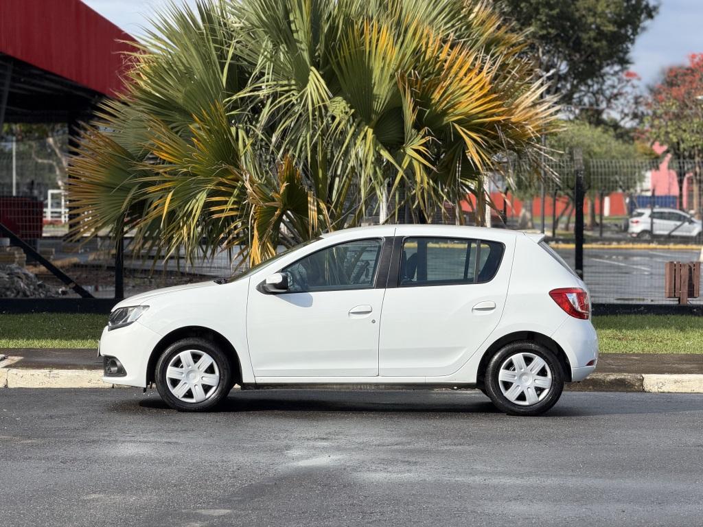 RENAULT Sandero - Foto
