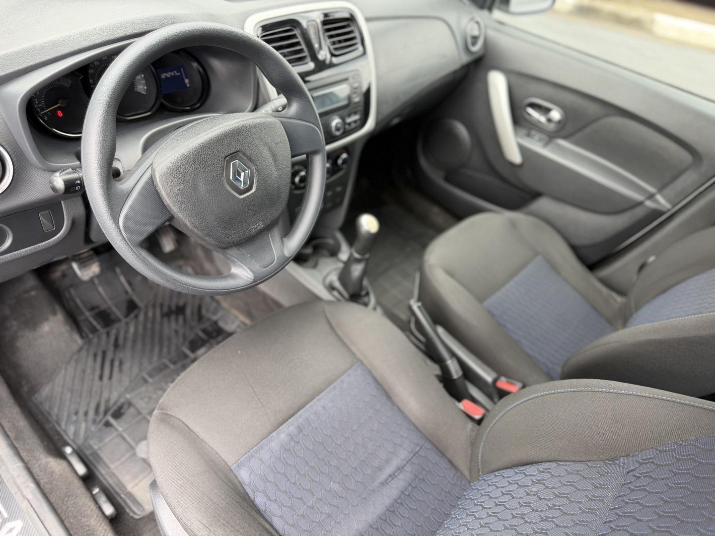 RENAULT Sandero - Foto