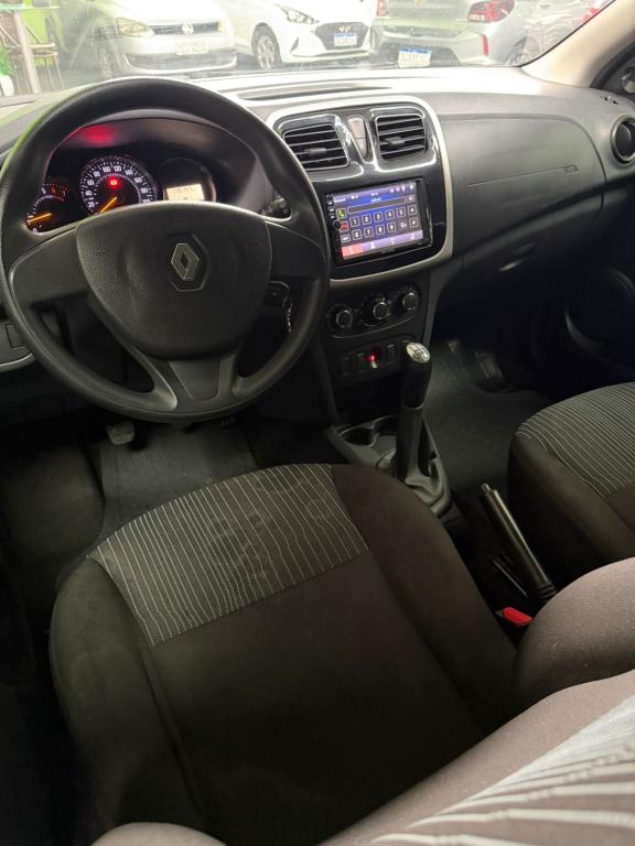 RENAULT Sandero - Foto
