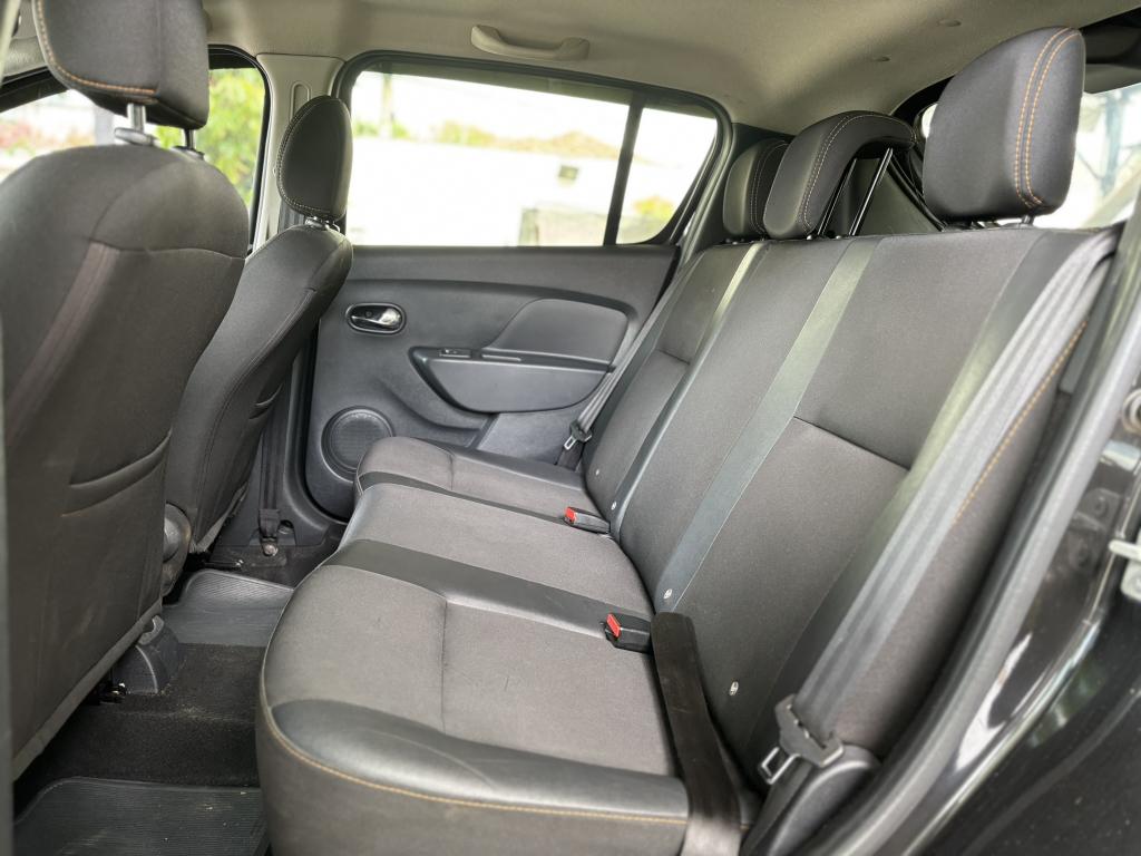 RENAULT Sandero - Foto