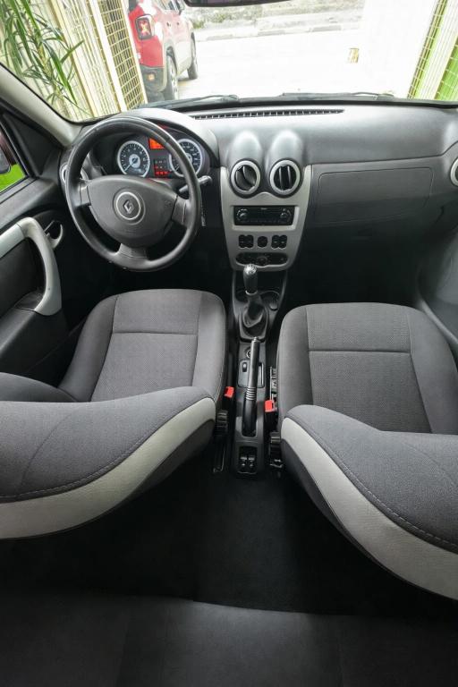 RENAULT Sandero - Foto