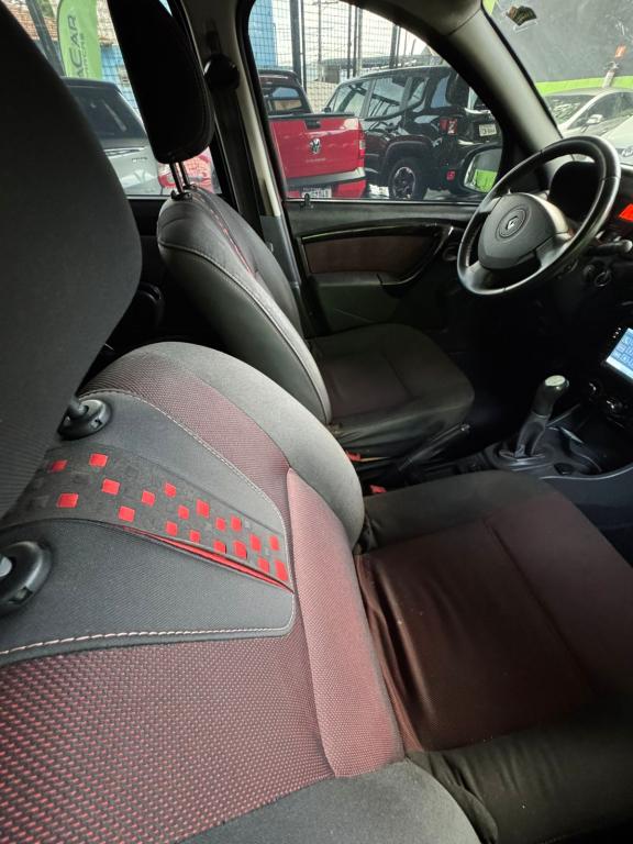 RENAULT Sandero - Foto