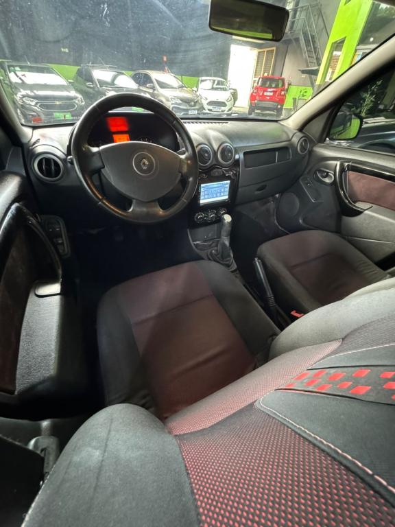 RENAULT Sandero - Foto