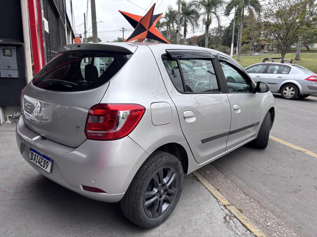 RENAULT Sandero - Foto