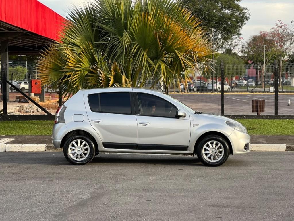 RENAULT Sandero - Foto