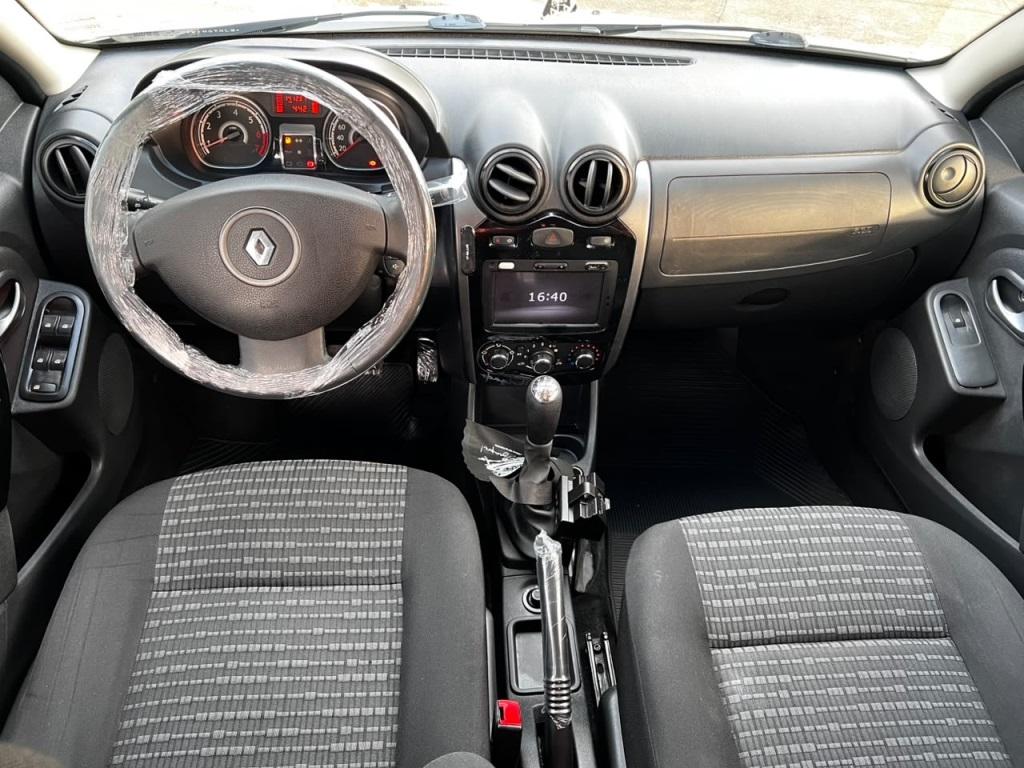 RENAULT Sandero - Foto