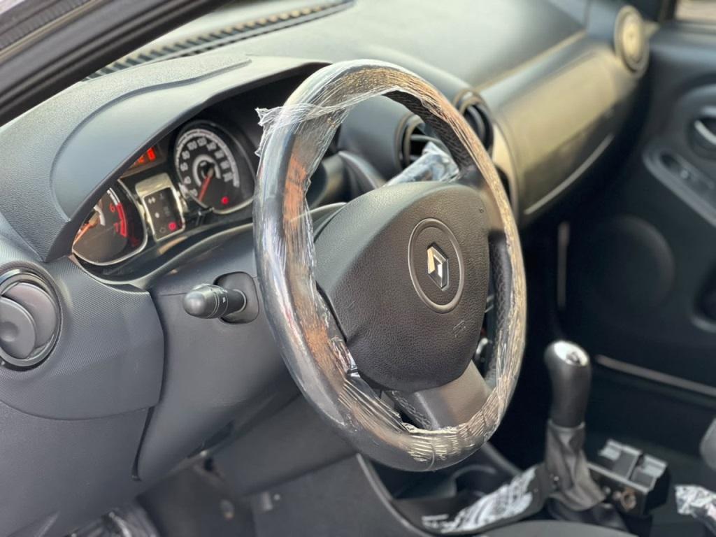 RENAULT Sandero - Foto