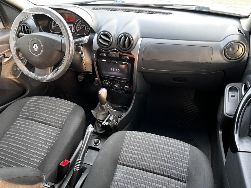 RENAULT Sandero - Foto