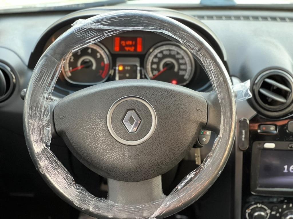 RENAULT Sandero - Foto