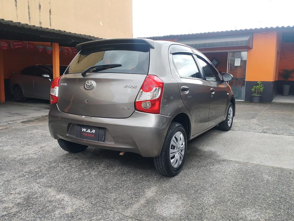 TOYOTA Etios Hatch - Foto
