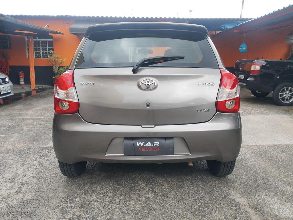 TOYOTA Etios Hatch - Foto