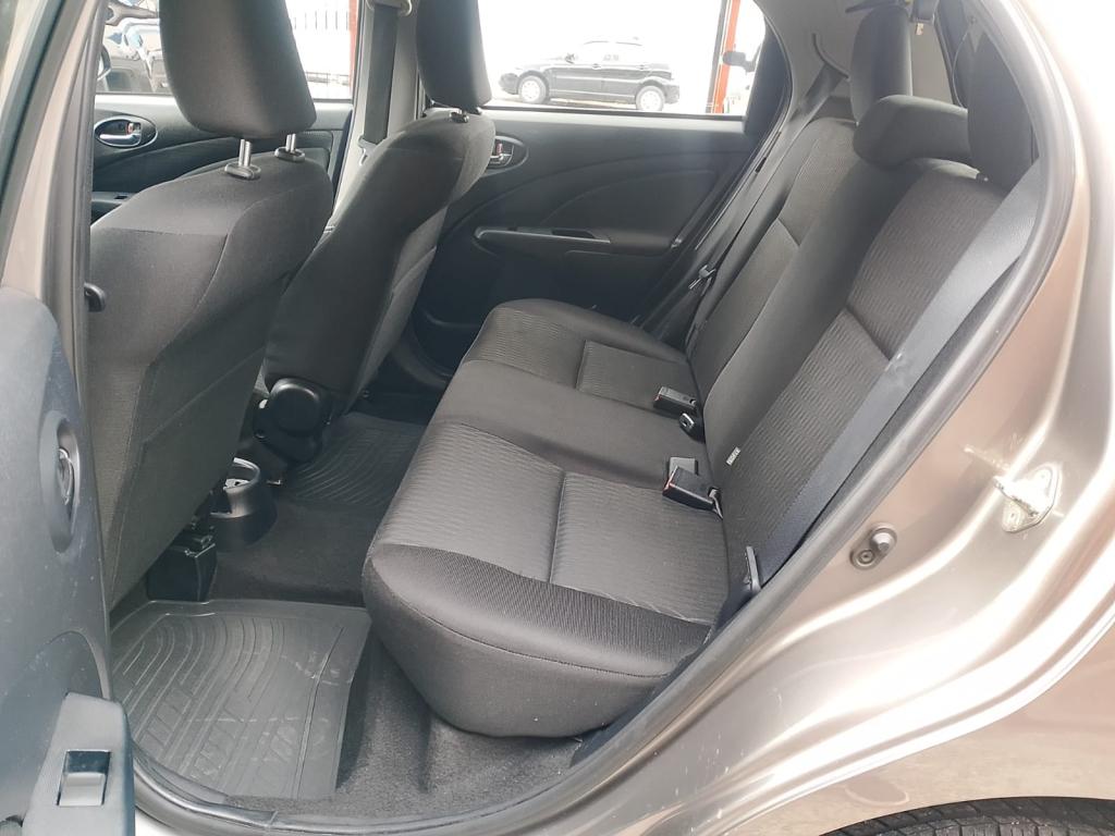 TOYOTA Etios Hatch - Foto
