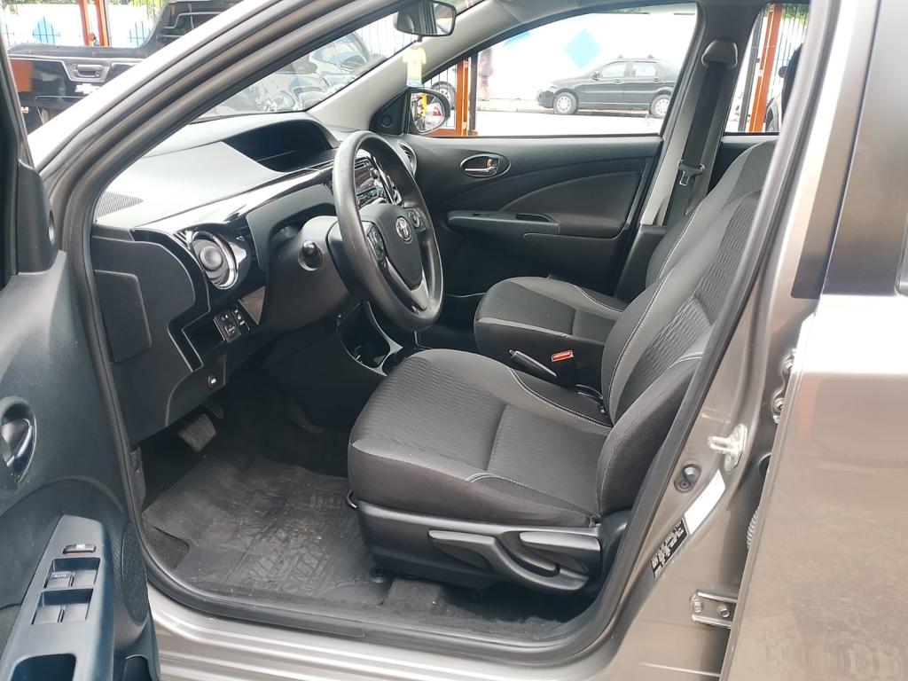 TOYOTA Etios Hatch - Foto