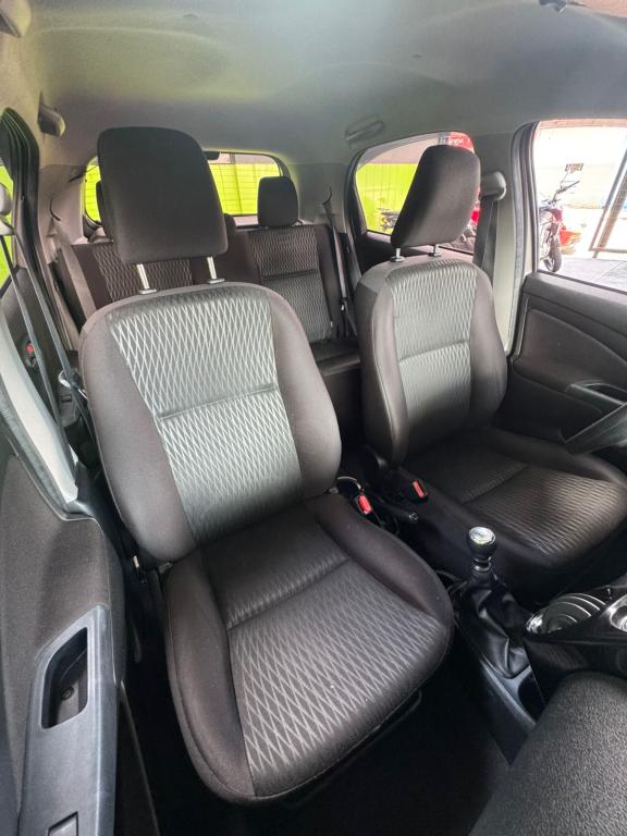 TOYOTA Etios Hatch - Foto