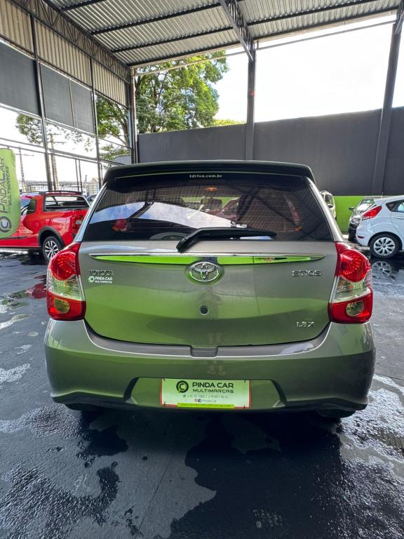 TOYOTA Etios Hatch - Foto