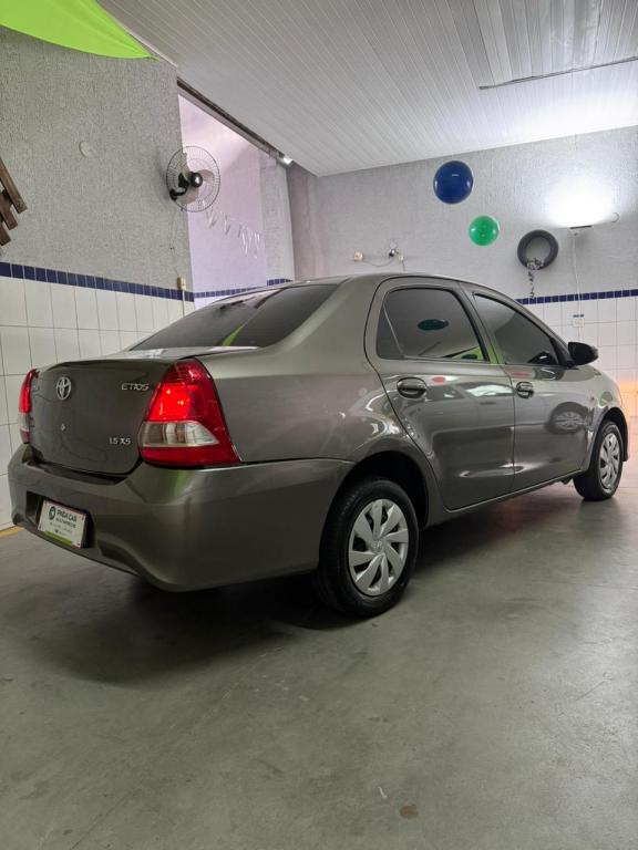 TOYOTA Etios Sedan - Foto