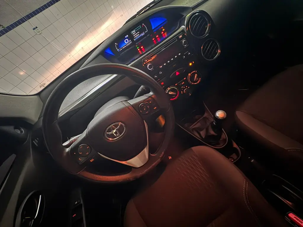 TOYOTA Etios Sedan - Foto