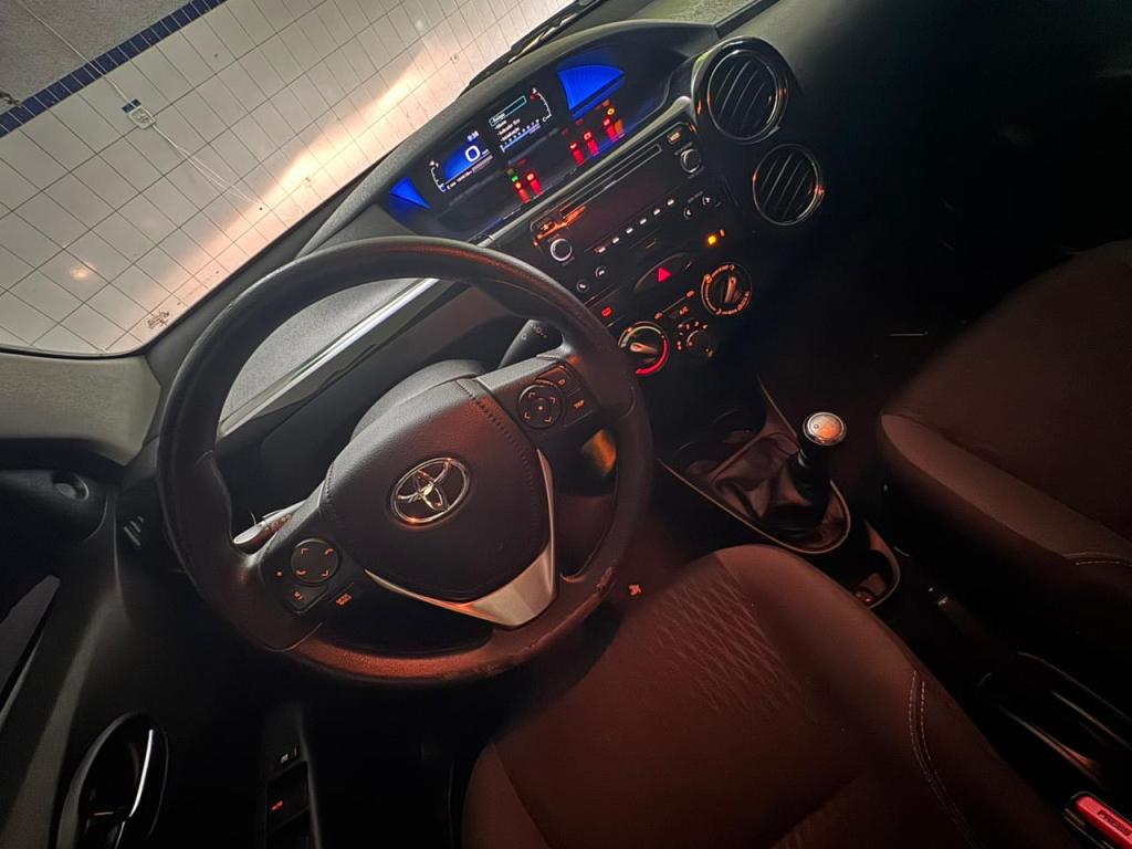 TOYOTA Etios Sedan - Foto