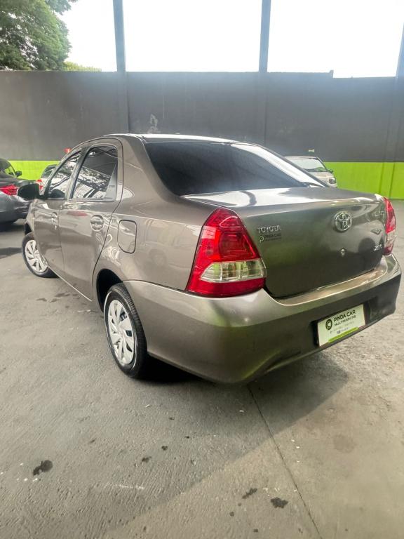 TOYOTA Etios Sedan - Foto