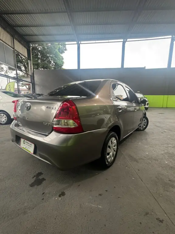 TOYOTA Etios Sedan - Foto